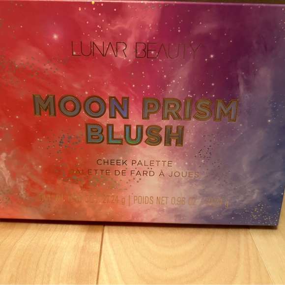 Lunar Beauty - Moon prism blush - Picture 2 of 2